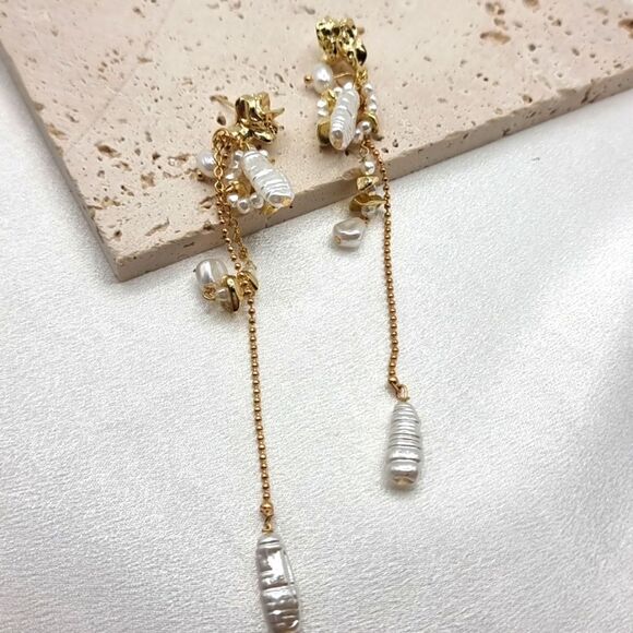 New ANTHRO Golden nugget pearl Dangling earrings - Picture 1 of 9
